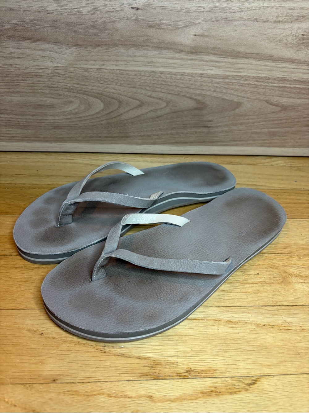 Hari Mari Women's Dunes Flip Flops - Size 9